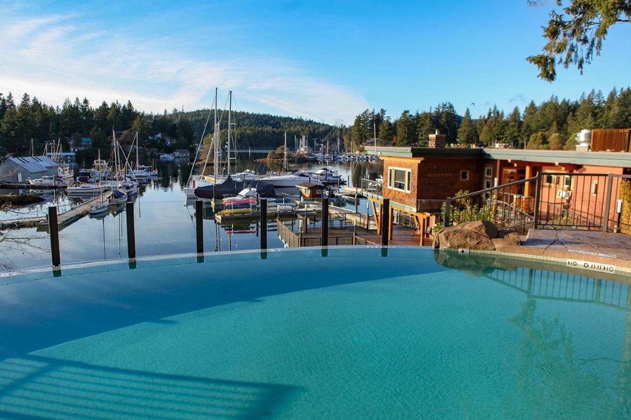 Painted Boat Resort Spa And Marina Madeira Park Экстерьер фото